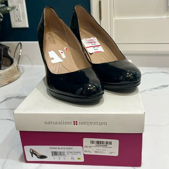 Naturalizer Black shiny “Penny” pumps, 10M - Picture 1 of 7